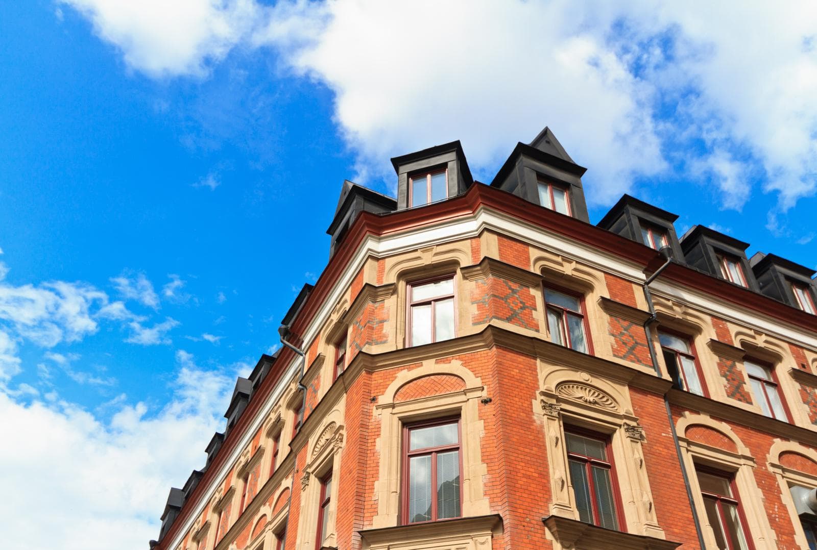 Professionell installation av solfilm på fönster